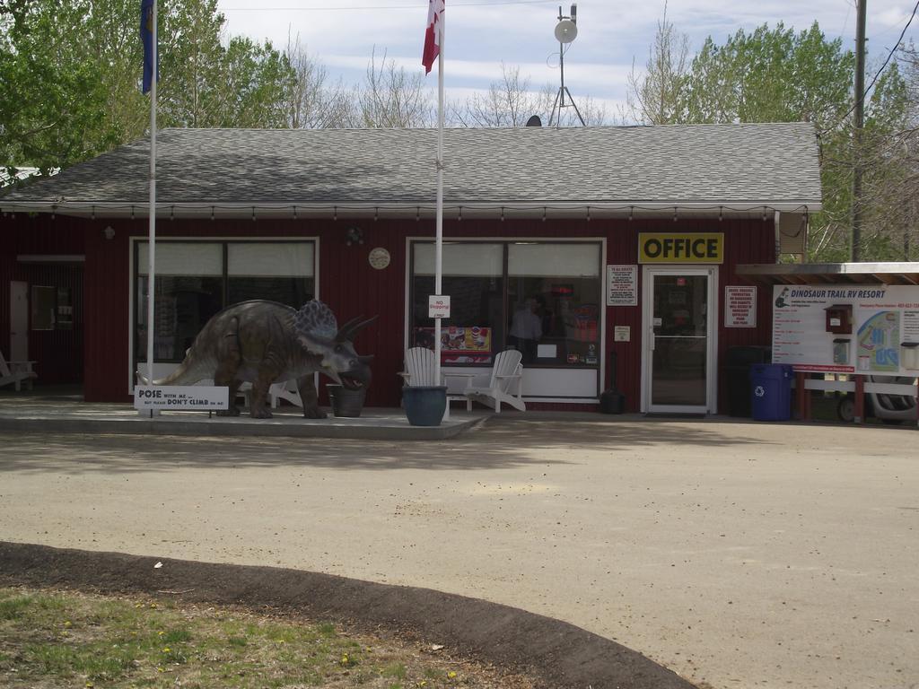 Dinosaur Trail Rv Resort & Cabins Drumheller Luaran gambar